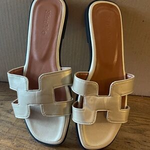 ShuYo Metallic Slide Flat Sandals NWOT